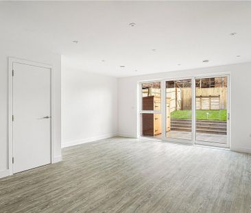 3 bedroom end of terrace house to rent - Photo 2