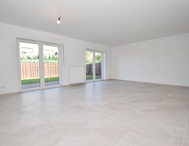 Großzügige Doppelhaushälfte mit Garage in ruhiger Lage in der Stadt Friesoythe - Foto 1