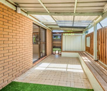 2/1 Rosalind Avenue, Paradise Point QLD 4216 - Photo 5