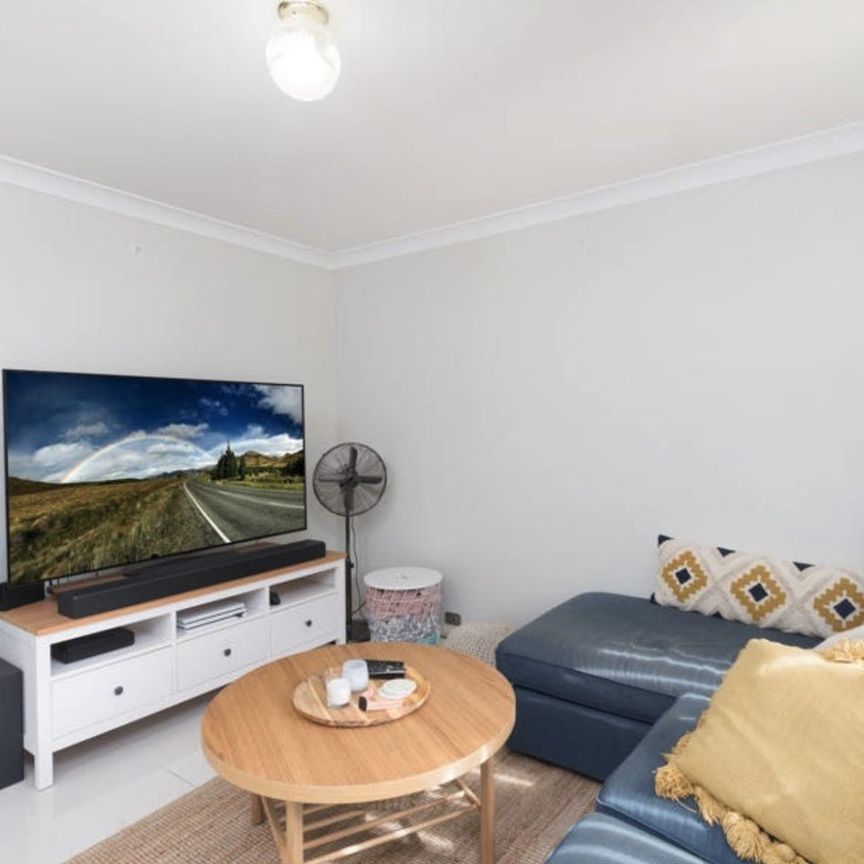 Modern Family Home in Exclusive Gated Community – 4 Oldbury Street, Stanhope Gardens - Photo 1