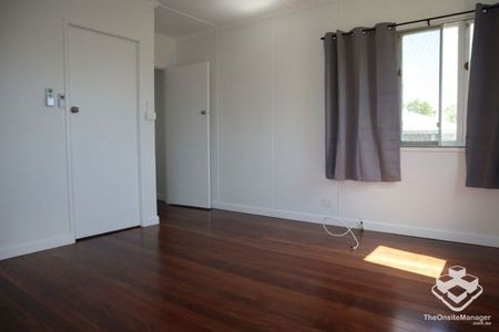 NEAT AND TIDY, SUPER CONVENIENT LOCATION! - Photo 5