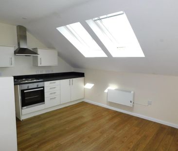 2 bedroom flat to rent - Photo 2