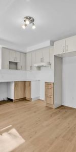 À qui la chance! Rare occasion à ne pas manquer. 2 appartements 5 1/12 rénovés er disponibles dès le 1er juin 2026! - Photo 4