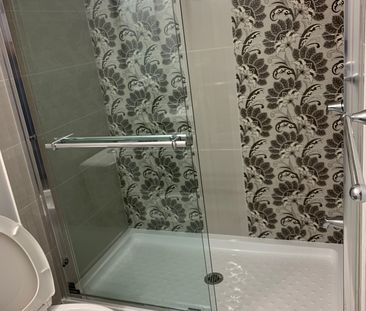 For Lease - 389 Royal West Drive, Brampton, Ontario - Photo 4