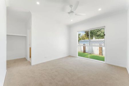 “Newly Built with high ceilings, timber finishes and family comfort throughout” - Photo 5