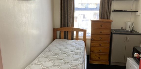 Fully furnished room available in Duncan Street - Photo 2