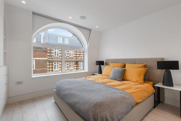 4 bedroom flat in London - Photo 1