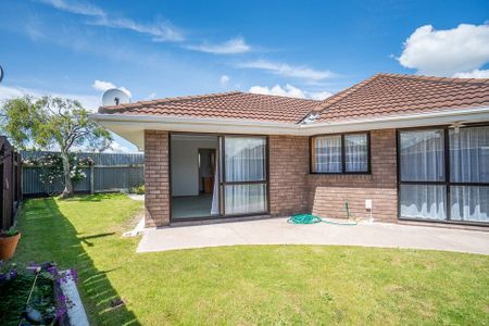 A Cosy 3BR Home in Terrace End! - Photo 3