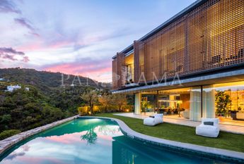 Contemporay villa with five car garage and panoramic sea views in El Madroñal