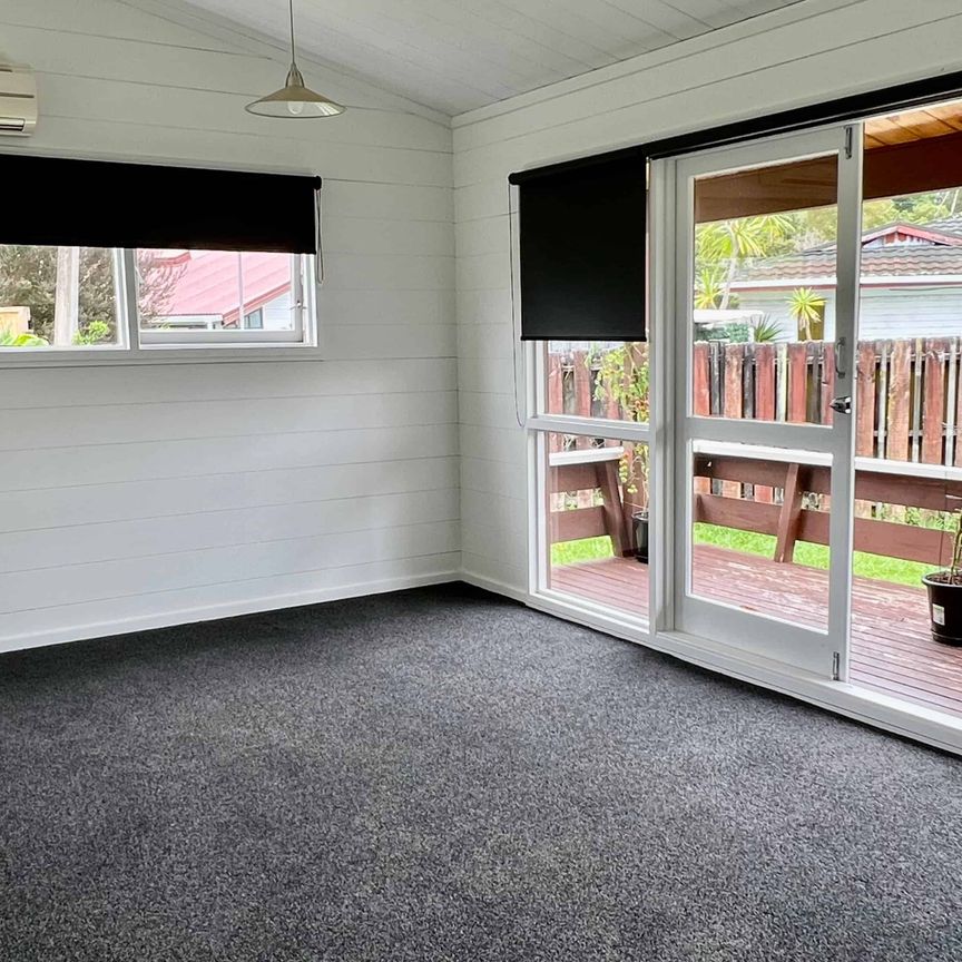 Freshly renovated 2-bedroom duplex - Photo 1