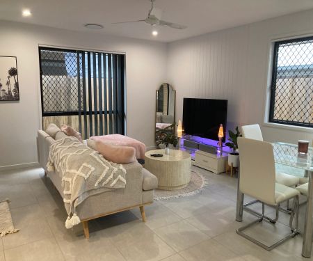 Modern Home - Photo 5