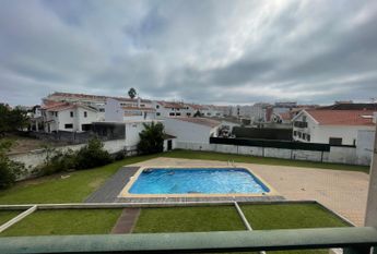 Apartamento T2 em empreendimento com piscina na Praia da Barra.