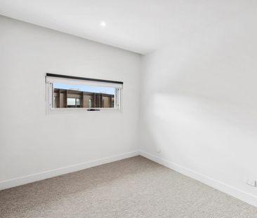 Luxury Waterfront Living - Photo 2