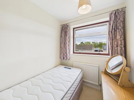 3 bedroom semi-detached house to rent - Photo 2