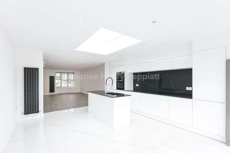 Manor Farm Drive, Chingford, E4 - Photo 2