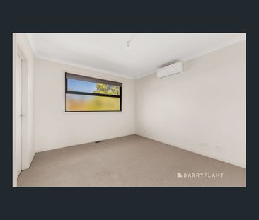 Modern Three-Bedroom Townhouse in Prime Ringwood Location! - Photo 2