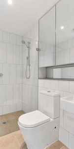 Modern & Spacious - Photo 4