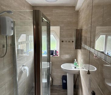 6 bedroom private hall to rent - Photo 4