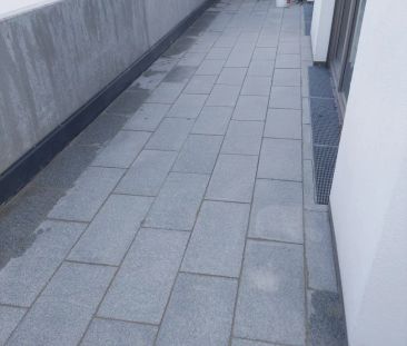 Miete: 2 Zimmer Balkon, Garage und TG-Stellplatz - Photo 1