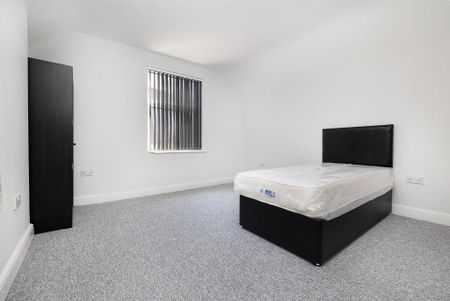 6 bedroom townhouse to rent - Photo 3