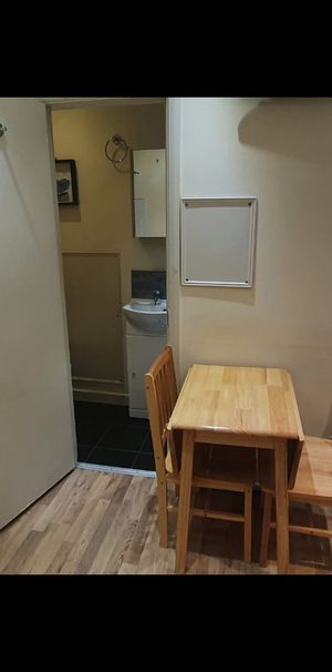 Studio Flat, Ash, NW2 - Photo 1