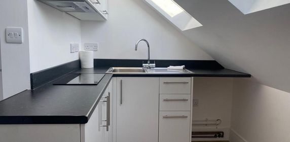 Studio to rent - Photo 2