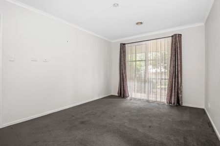 Four-bedroom property in Carrum Downs - Photo 4