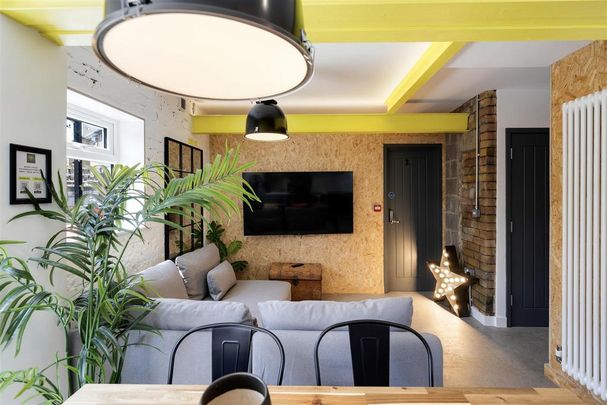 9 bedroom house to rent - Photo 1