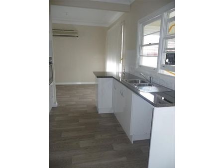 Beautiful Three Bedroom Home in Chatham - Photo 5