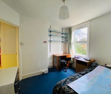 5 bedroom semi-detached house to rent - Photo 5