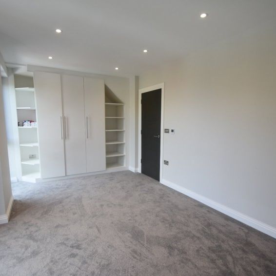 Oak End Way, Gerrards Cross, Buckinghamshire,SL9 - Photo 1