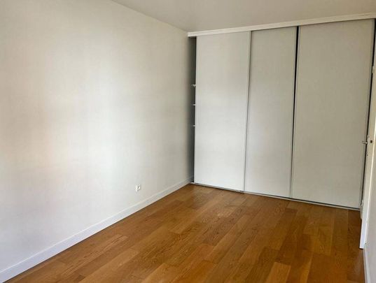 Beau studio en location de 70m², situé rue du champ des oiseaux à Bois Guillaume, 922€ charges comprises - Photo 1