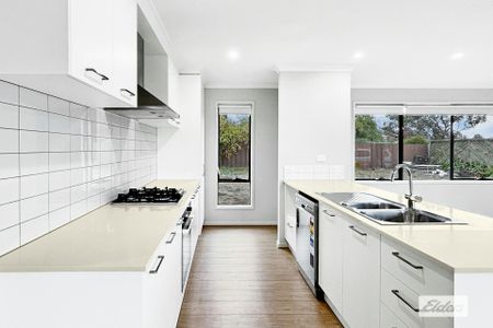 THREE BEDROOM TWO BATHROOMS - Photo 2