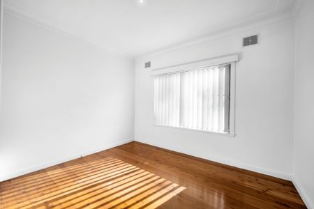 3/6 Armstrong Street, West Wollongong NSW 2500, West Wollongong - Photo 2