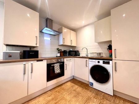 2 bedroom flat to rent - Photo 2