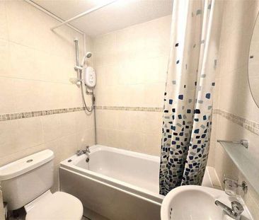 Phoenix Court, Elms Road, GU11 - Photo 1