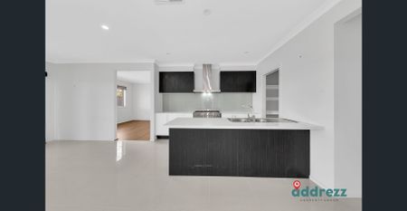 Modern Family Living in a Quiet Clyde North Court - Photo 4