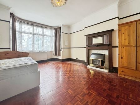 House Share to rent - Bellingham Road, London, SE6 - Photo 4