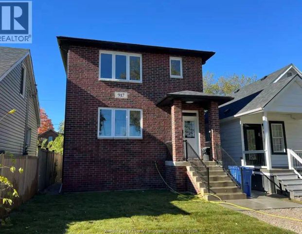 917 Mckay AVENUE Unit# Front — 5 Bedroom - Photo 1