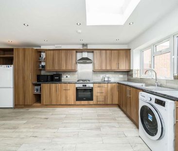 4 bedroom terraced house to rent - Photo 5
