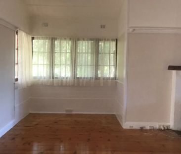 Charming Cottage Centrally Located In Hazelbrook! - Photo 4