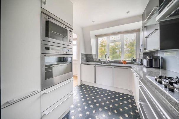 3 bedroom flat to rent - Photo 1