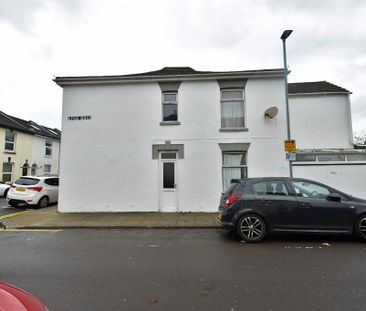 4 bedroom end of terrace house to rent - Photo 5