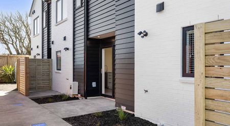 Stunning Modern Townhouse - Photo 3