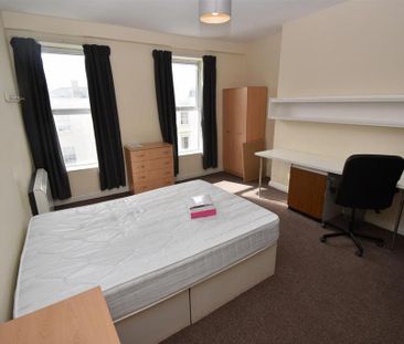 3 bedroom flat to rent - Photo 5