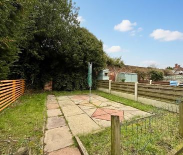 2 bedroom terraced house to rent - Photo 4