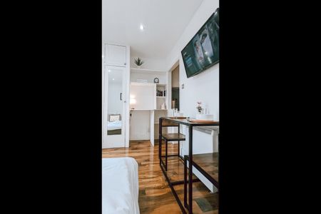 Studio Flat, Gloucester Terrace, W2 - Photo 2