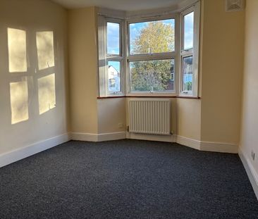 2 Bed Flat, Blenheim Gardens, NW2 - Photo 4