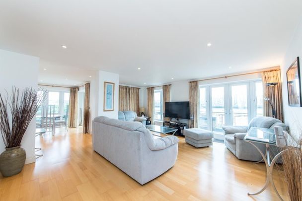 2 Bed Flat, St David's Square, E14 - Photo 1