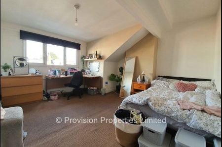 4 Bedroom Student Lets in Leeds - Photo 3